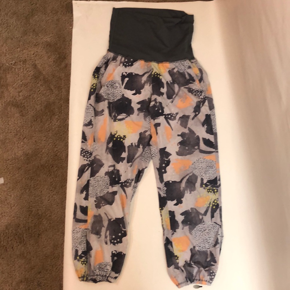 lulu lemon Joggers with floral print